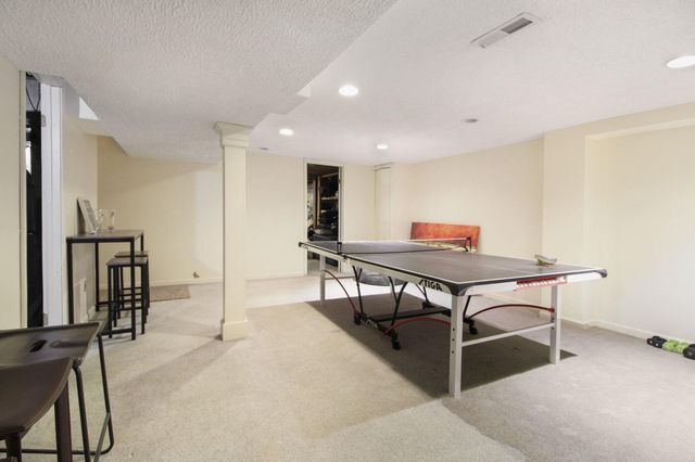 887 Greenhills Drive, Ann Arbor, MI 48105