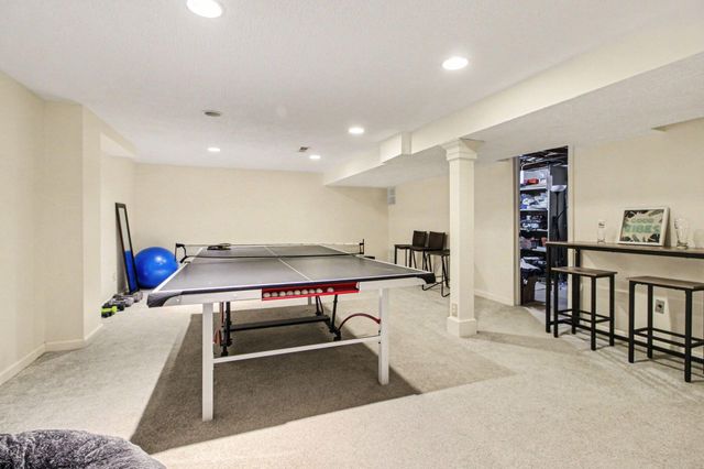 887 Greenhills Drive, Ann Arbor, MI 48105