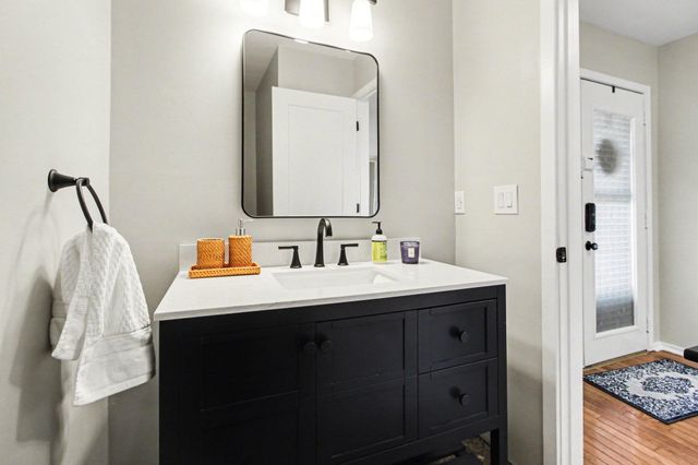 887 Greenhills Drive, Ann Arbor, MI 48105