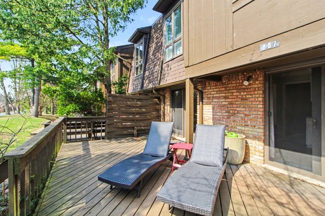 887 Greenhills Drive, Ann Arbor, MI 48105