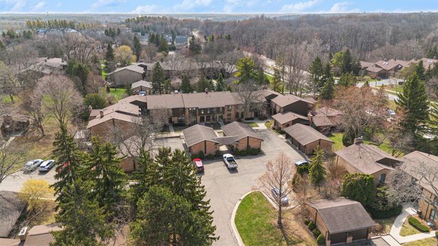 887 Greenhills Drive, Ann Arbor, MI 48105