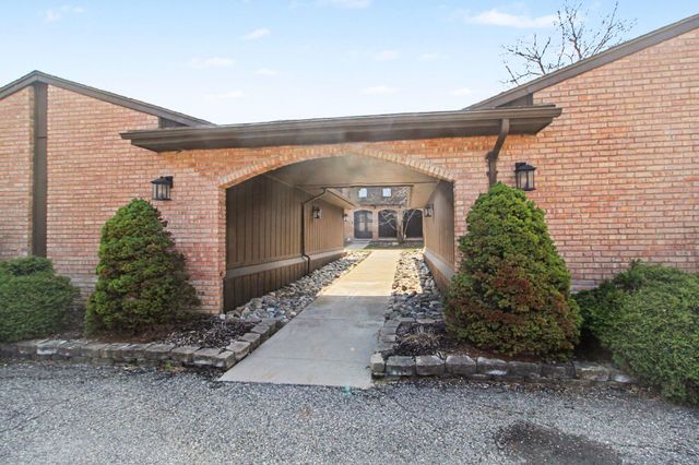 887 Greenhills Drive, Ann Arbor, MI 48105