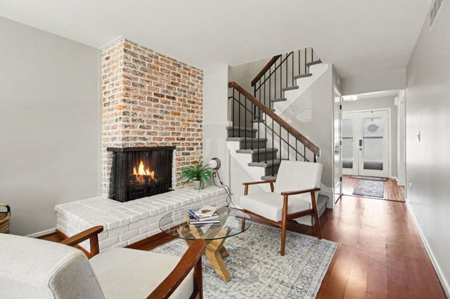 887 Greenhills Drive, Ann Arbor, MI 48105