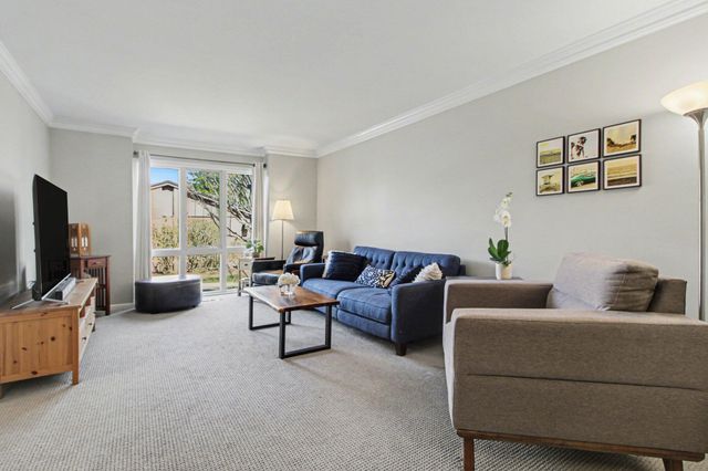 887 Greenhills Drive, Ann Arbor, MI 48105