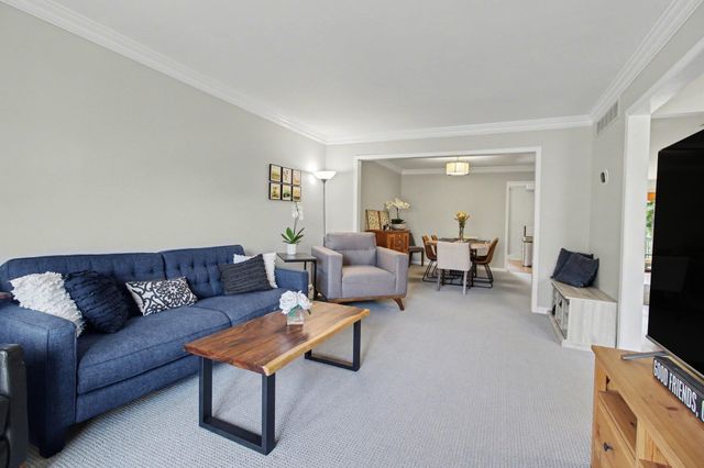 887 Greenhills Drive, Ann Arbor, MI 48105