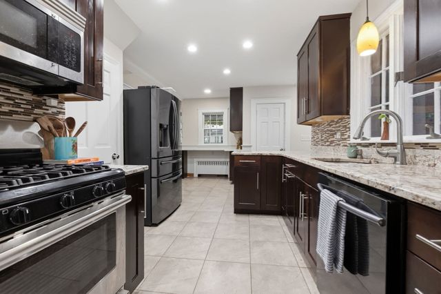 289 County Way Ext, Beverly, MA 01915