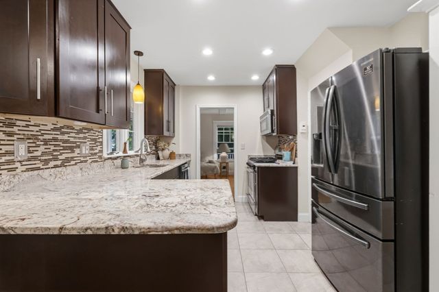 289 County Way Ext, Beverly, MA 01915