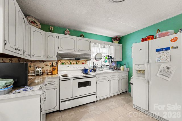 4206 Tipperary Place, Charlotte, NC 28215