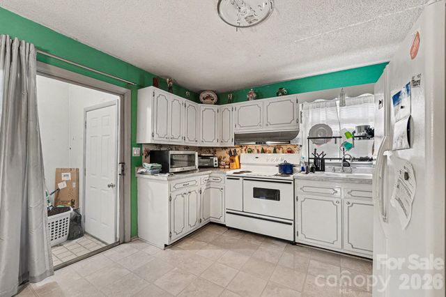 4206 Tipperary Place, Charlotte, NC 28215