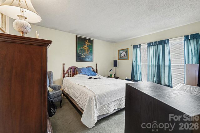 4206 Tipperary Place, Charlotte, NC 28215