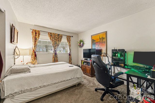 4206 Tipperary Place, Charlotte, NC 28215