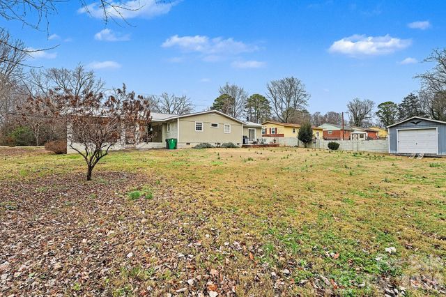 4206 Tipperary Place, Charlotte, NC 28215