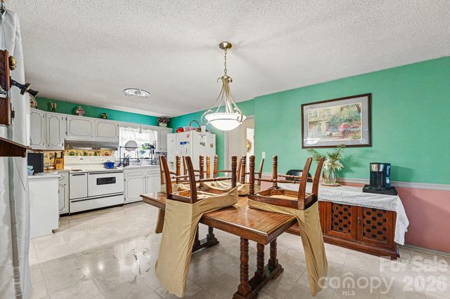 4206 Tipperary Place, Charlotte, NC 28215