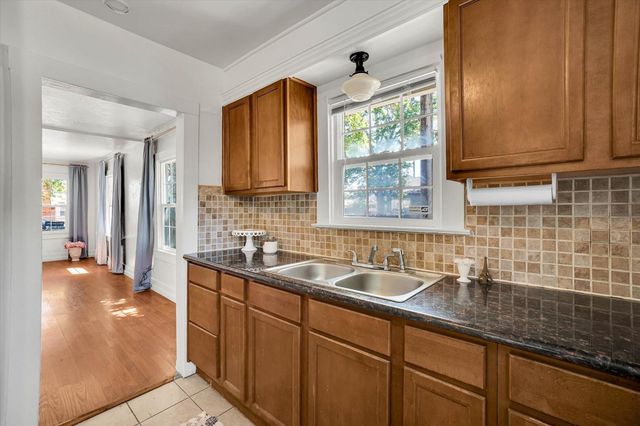 3472 12th Ave, Sacramento, CA 95817