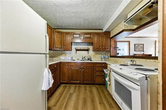 208 Little Florida RD, Poquoson, VA 23662