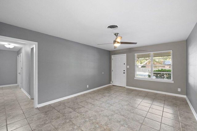 2411 S 6th ST, Austin, TX 78704