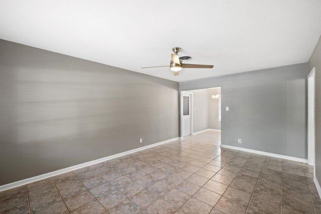 2411 S 6th ST, Austin, TX 78704
