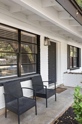 2411 S 6th ST, Austin, TX 78704