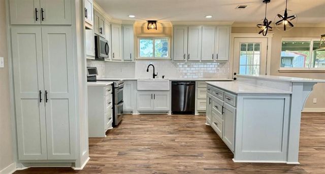 608 W Miller Avenue, Iowa, LA 70647