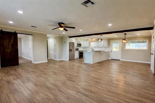 608 W Miller Avenue, Iowa, LA 70647