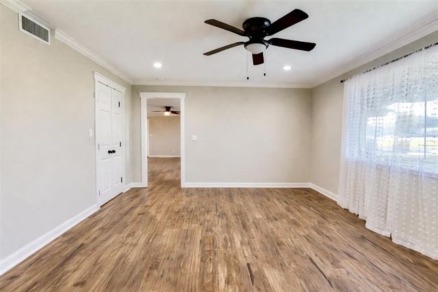 608 W Miller Avenue, Iowa, LA 70647