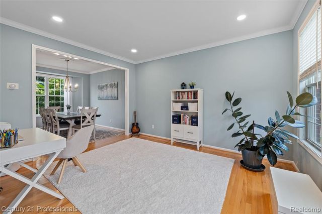 518 Beechwood Way, Lake Orion, MI 48362