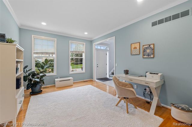 518 Beechwood Way, Lake Orion, MI 48362