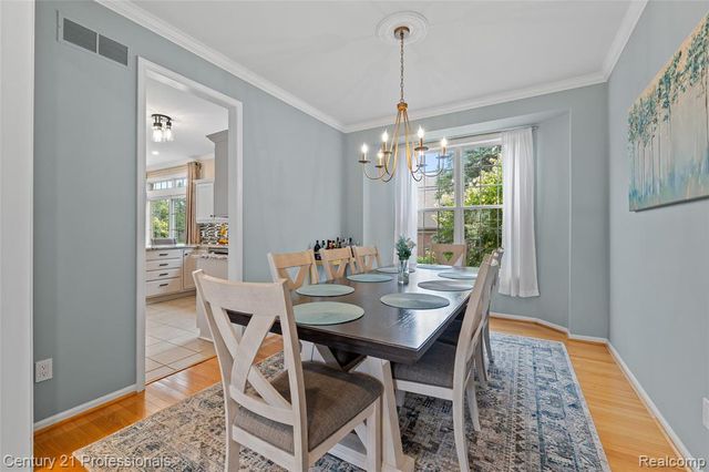 518 Beechwood Way, Lake Orion, MI 48362