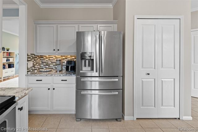 518 Beechwood Way, Lake Orion, MI 48362