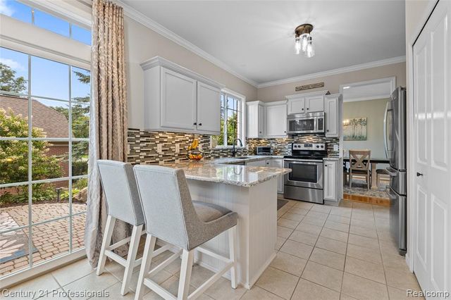 518 Beechwood Way, Lake Orion, MI 48362