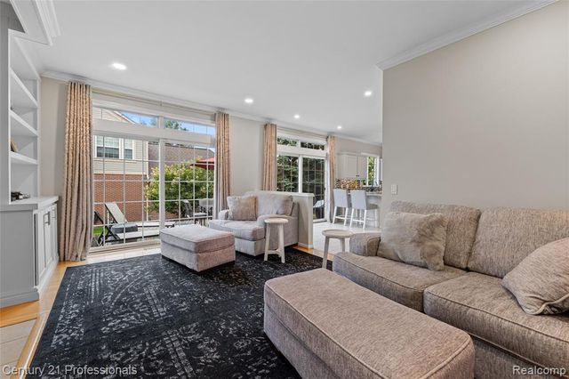 518 Beechwood Way, Lake Orion, MI 48362