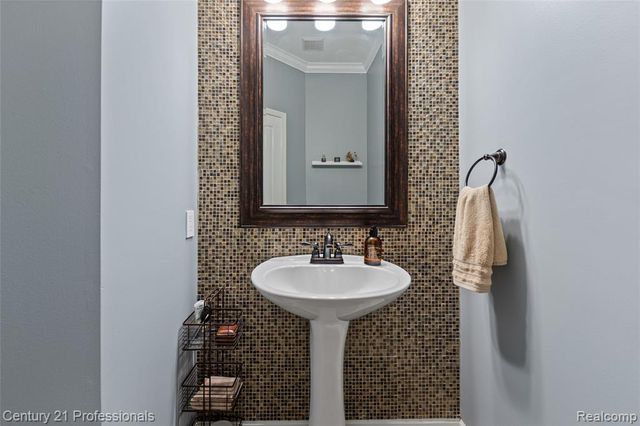 518 Beechwood Way, Lake Orion, MI 48362