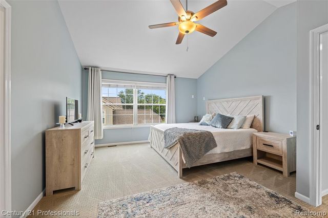 518 Beechwood Way, Lake Orion, MI 48362