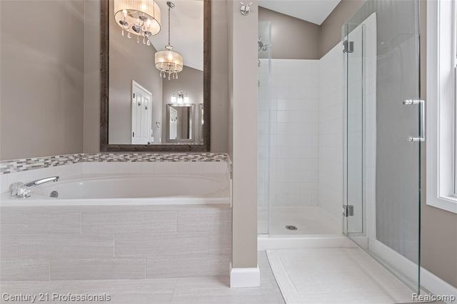 518 Beechwood Way, Lake Orion, MI 48362