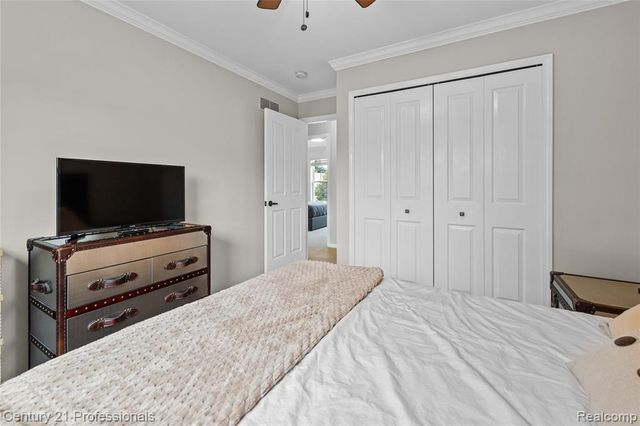 518 Beechwood Way, Lake Orion, MI 48362