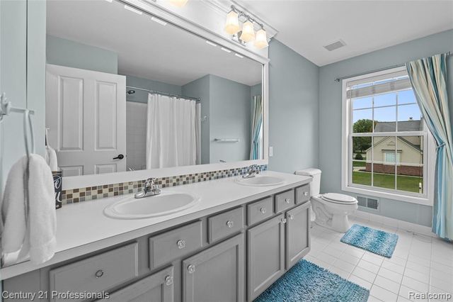518 Beechwood Way, Lake Orion, MI 48362