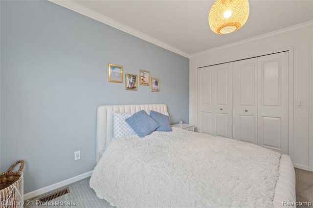 518 Beechwood Way, Lake Orion, MI 48362