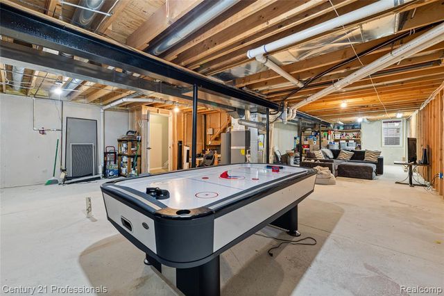 518 Beechwood Way, Lake Orion, MI 48362