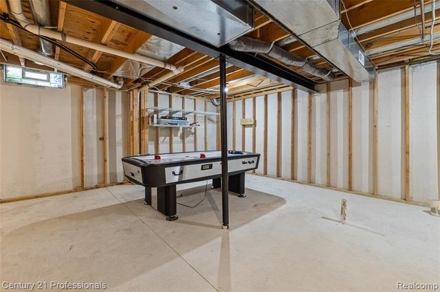 518 Beechwood Way, Lake Orion, MI 48362