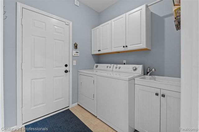 518 Beechwood Way, Lake Orion, MI 48362
