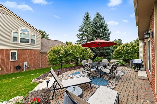 518 Beechwood Way, Lake Orion, MI 48362