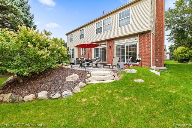 518 Beechwood Way, Lake Orion, MI 48362