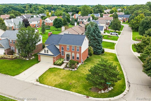 518 Beechwood Way, Lake Orion, MI 48362