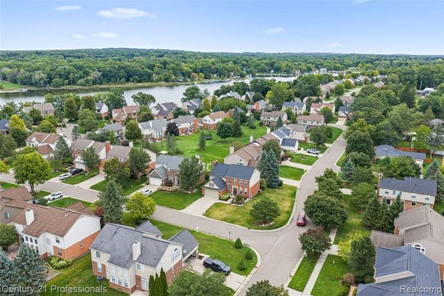 518 Beechwood Way, Lake Orion, MI 48362