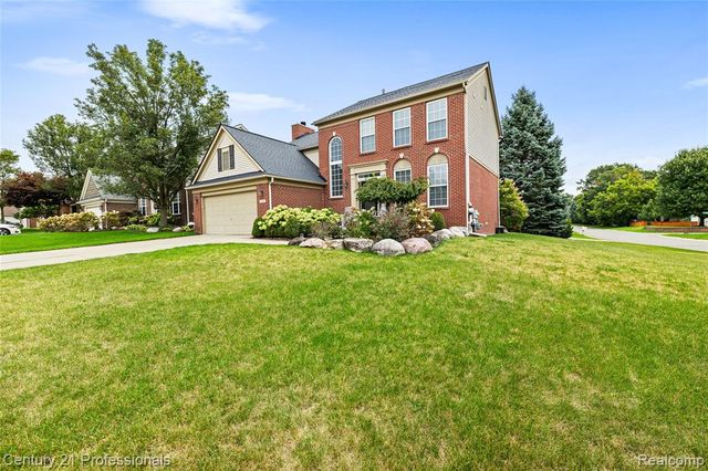 518 Beechwood Way, Lake Orion, MI 48362