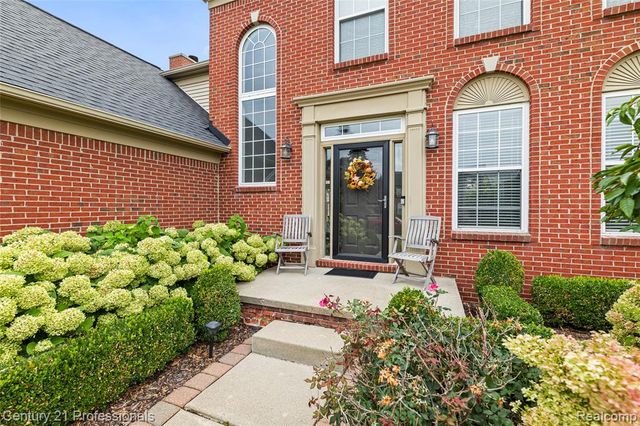 518 Beechwood Way, Lake Orion, MI 48362