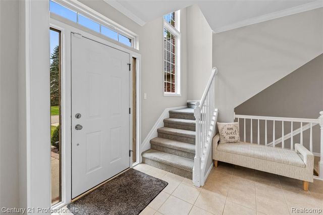518 Beechwood Way, Lake Orion, MI 48362