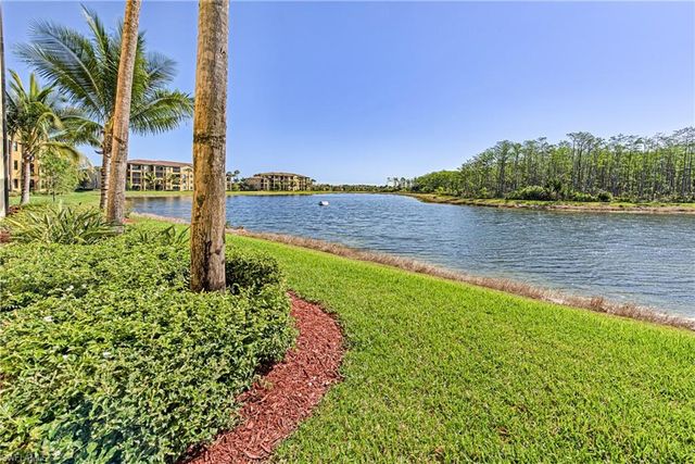 9572 Trevi CT 5015, Naples, FL 34113