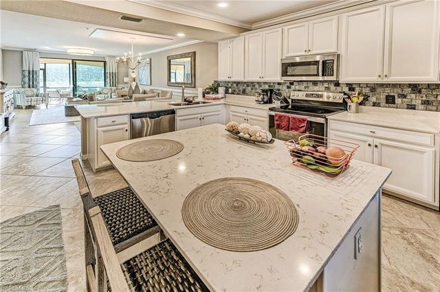 9572 Trevi CT 5015, Naples, FL 34113