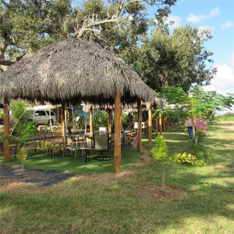 Image 12 of property listing at 21552 E STATE ROAD 64, Bradenton, FL 34212